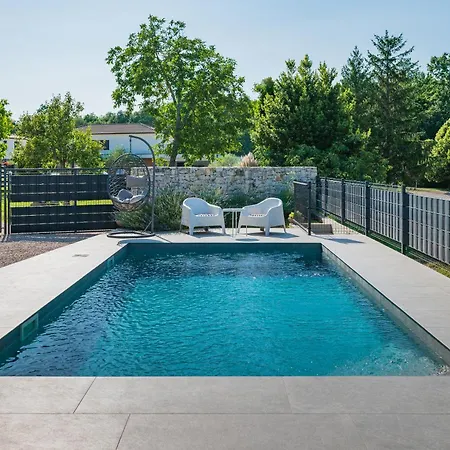 Vila Hakuna Matata By Istrialux *